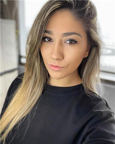 Ragazza in possesso di livello b2 (first) di inglese offre lezioni private online