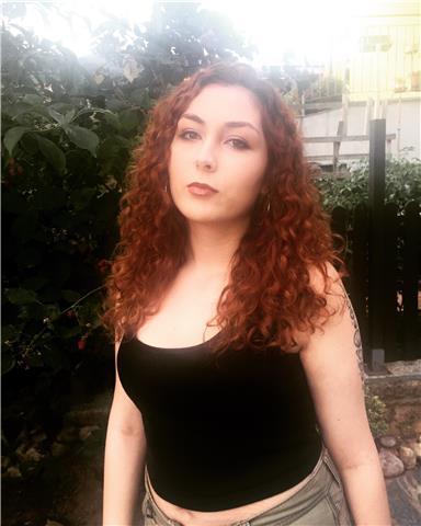 Studentessa universitaria offre ripetizioni e aiuto compiti per studenti delle scuole secondarie inferiori