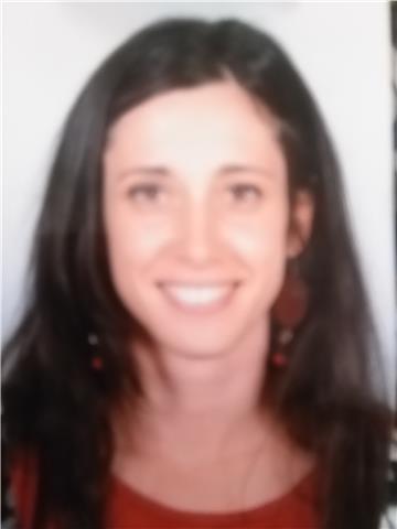 Profesora de frances en educacion publica francesa desde hace 3 años y con mas de 5 años de experiencia en colegio privado montessori, actualmente vivo y trabajo en francia desde hace 4 años. soy española, con un master en enseñanza de lengua extranjera