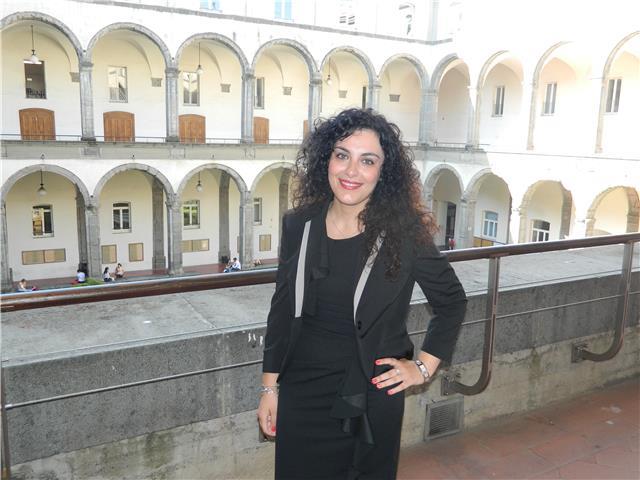 Insegnante di materie umanistiche per studenti di scuole elementari, medie e superiori