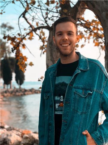 Laureato in Lettere Moderne offre ripetizioni di italiano e materie umanistiche