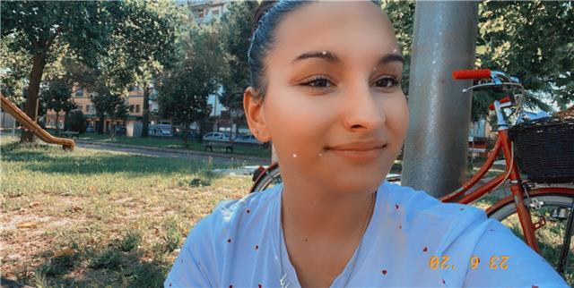 Studentessa di 18 anni offre lezioni di inglese private