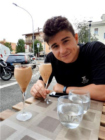 Laureato in lingue è disponibile per aiuto compiti e sostegno nello studio (elementari e medie)