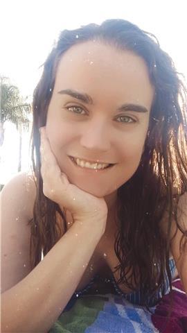 Soy recien graduada en turismo impartido en la universidad de alicante y por la uned. he estado 2 años viviendo en inglaterra y a la vez soy estudiante de inglés y alemán en la escuela oficial de idiomas