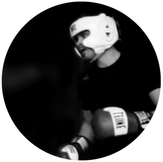 Entraineur de boxe diplômé en licence STAPS AGOAPS parcours Boxe et prévôt fédéral, je donne des cours de boxe tous niveaux