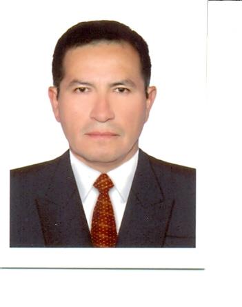 Profesor de matemática dicta clases de matemática a escolares