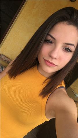 studentessa universitaria di medicina al quarto anno. Massima serietà