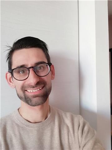 Docente di pianoforte, musicoterapia musica, armonia e teoria e solfeggio