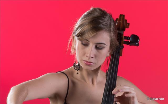 Profesora de violonchelo y lenguaje musical