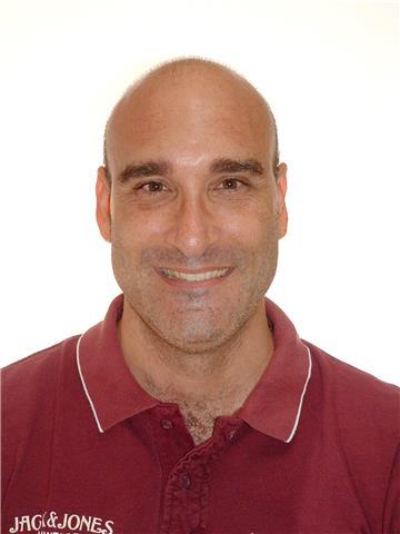 Doy clases particulares desde primaria hasta los primeros cursos de secundaria. inglés (titulado c1)