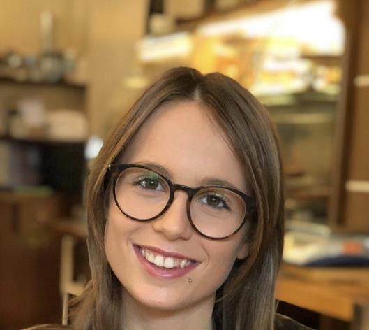 Studentessa universitaria con diploma di liceo scientifico offre ripetizioni di matematica per elementari, medie e superiori