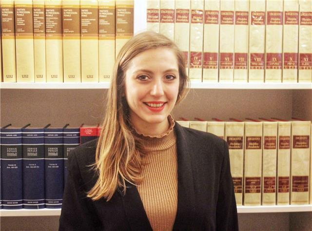 Laureata in Giurisprudenza, impartisce lezioni di diritto