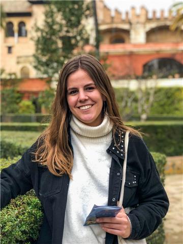 Estudiante de 3º de medicina ofrece clases a estudiantes de primaria/ESO/Bachillerato sobre las diferentes materias, en especial biología, química e inglés