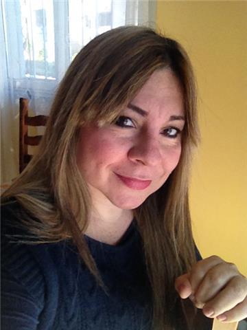 Non sono laureata come insegnante ..sono madre lingua spagnola il mio spagnolo e quelli dal sud america . sono Venezuelana. ho la metodologia per spiegare la lingua . vi posso dare essercisi pratici e teoria in un modo facile e semplice da imparare . abbi