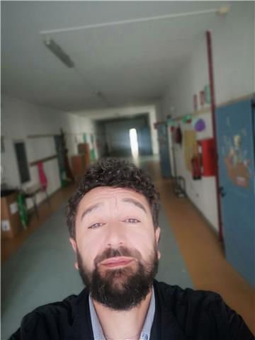Insegnante di italiano per stranieri. Dopo scuola elementari, scuole medie e liceo scientifico