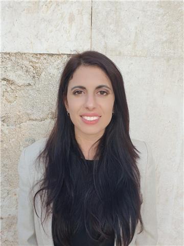 Laureata magistrale in ingegneria meccanica ed attualmente consulente energetico, impartisce ripetizioni di scienze, matematica e fisica per scuole superiori e aiuto compiti in tutte le materie per le scuole medie (compreso inglese e francese)