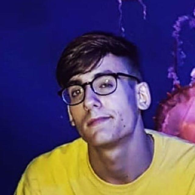 Doy clases de matemáticas física y química para ganar algo de dinero y estabilizarme