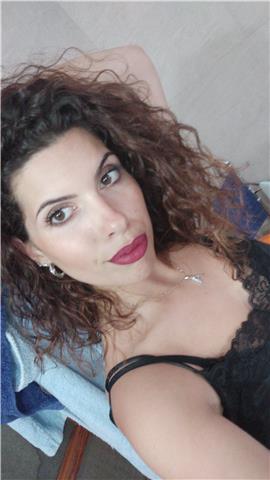 Sono una studentessa universitaria in economia e gestione aziendale, mi piacerebbe iniziare a insegnare a bambini e adolescenti... Il mio metodo è incentrato su tanta pratica e tanti esercizi