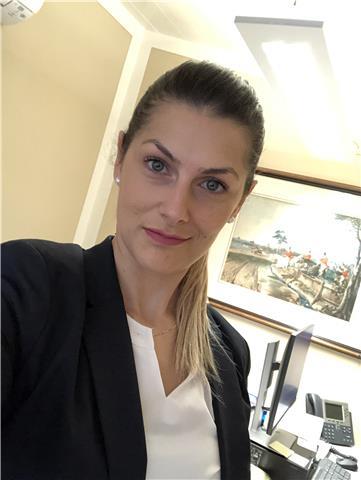 Online, a domicilio, anche a spasso nei giardini...l’inglese s’impara bene dovunque..
Mi hanno sempre detto fin da piccola che sono portata per le lingue, quindi ne ho approfittato per impararne un paio .. la mia lingua preferita è l’inglese ovviamente ..