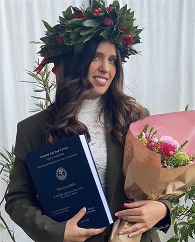 Laureata in Giurisprudenza e diplomata al liceo linguistico offre ripetizioni in INGLESE, DIRITTO, MATERIE UMANISTICHE, AIUTO METODO STUDIO, SBOBINE