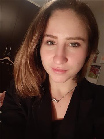 Studentessa diplomata con ottimi voti offre lezioni private per alunni di elementari e medie