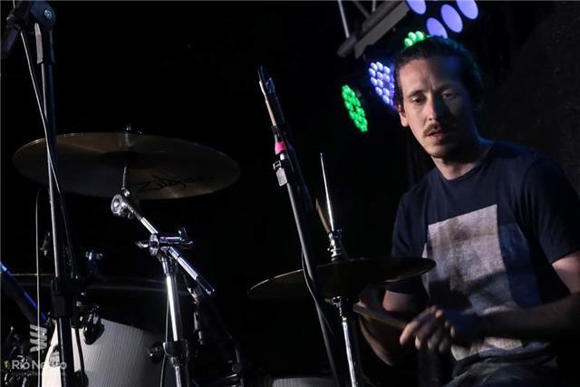 Profesor de bateria, ofrezco clases de música, en castellano, catalán y inglés