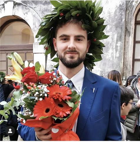 Laureato in giurisprudenza con 110 e lode impartisce lezioni a qualsiasi studente