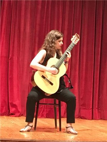 Doy classes de guitarra a domicilio para todas las edades