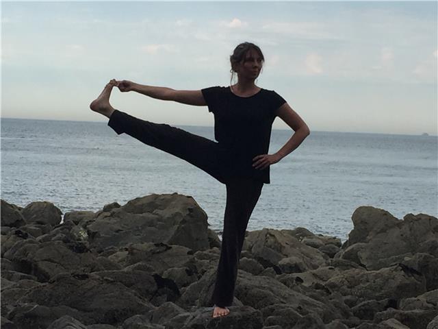 Pédagogue en yoga et conscience du mouvement, relaxation pour se fortifier, se détendre, retrouver la confiance en ses appuis physiques