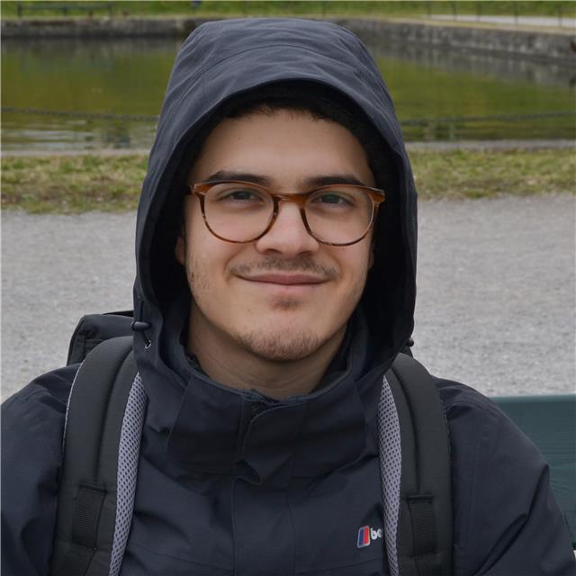 Ragazzo laureato offre ripetizioni per le medie