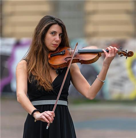 Insegnante di musica per tutte le età, laureata in violino in conservatorio col massimo dei voti, offre lezioni private per bambini dai 4 anni in poi