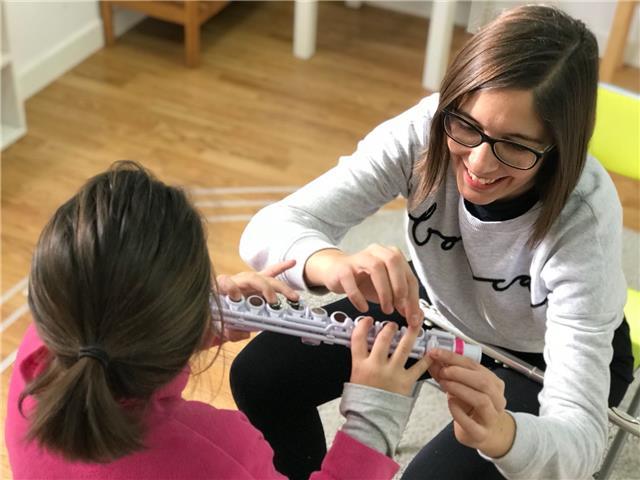 Clases bilingües de flauta travesera para niños desde tres años a través del Método Suzuki