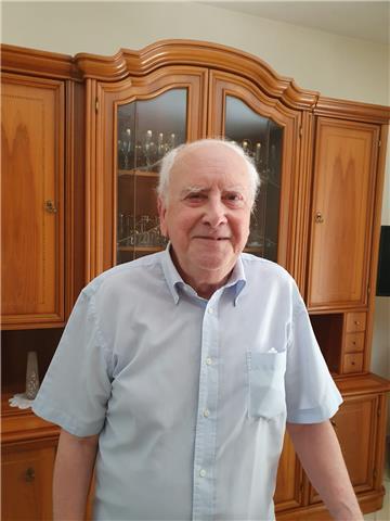 Laureato in economia- laureato in medicina chirurgia. abilitato insegn. informatica - abilitato esercizio professione medica