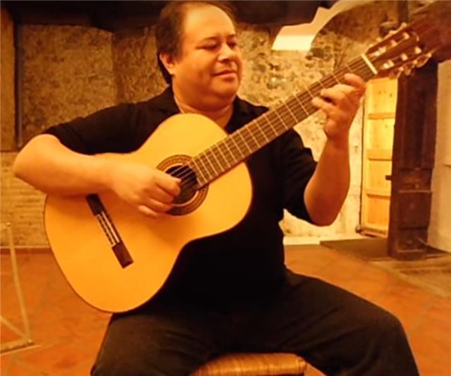 Clases de guitarra - piano - bajo eléctrico - composición y armonia moderna . ukelele curso básico (nuevo) - blanes / lloret de mar / palafolls