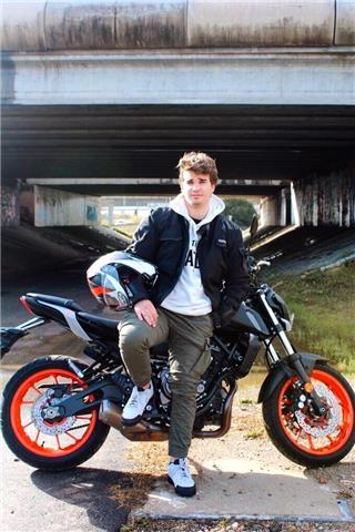 Doy clases particulares de repaso de cualquier tipo de asignatura pero sobretodo matemáticas, física y química,... y castellano y catalán