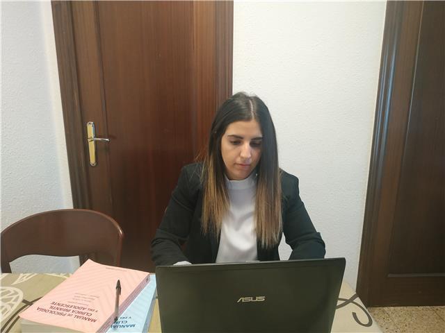 Nuestro estudio dibuja nuestro futuro. graduada en psicología imparte clases particulares de refuerzo general