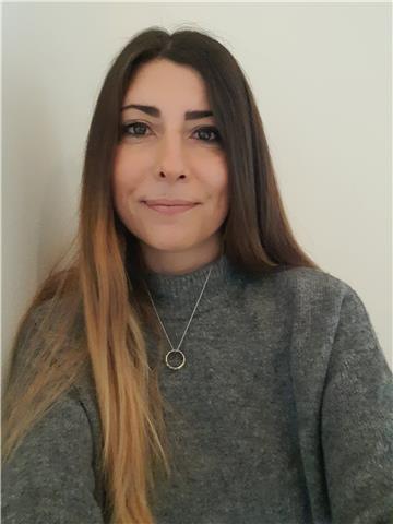 Insegnante madrelingua inglese, offre lezioni online per ragazzi ed adulti