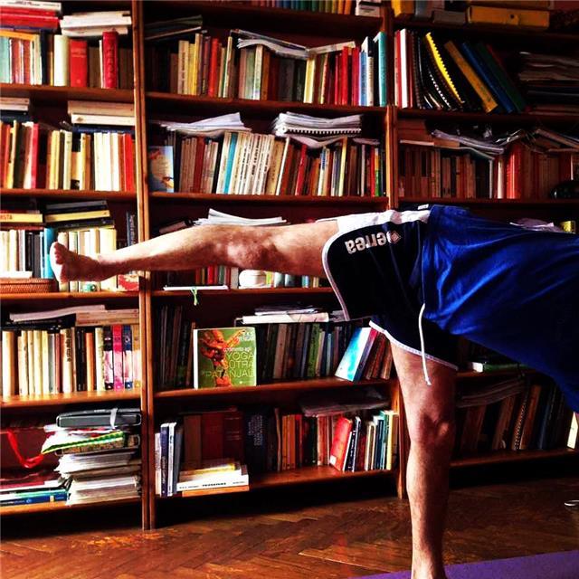 Lo yoga è una disciplina orientale con diversi rami uno dei più antichi sono i sutra di PATANJALI