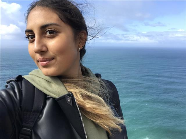 Studentessa di lingue dà ripetizioni