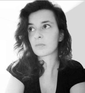 Insegnante della storia dell'arte - specializzata nel campo della grafica dell'arte e in fotografia
