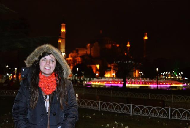 Profesora de historia, historia del arte, geografía, lengua y literatura, filosofía e inglés para todos los niveles