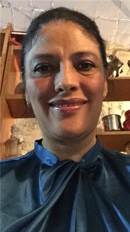 Licenciada en bellas artes da clases de dibujo y pintura y refuerzo escolar de primaria