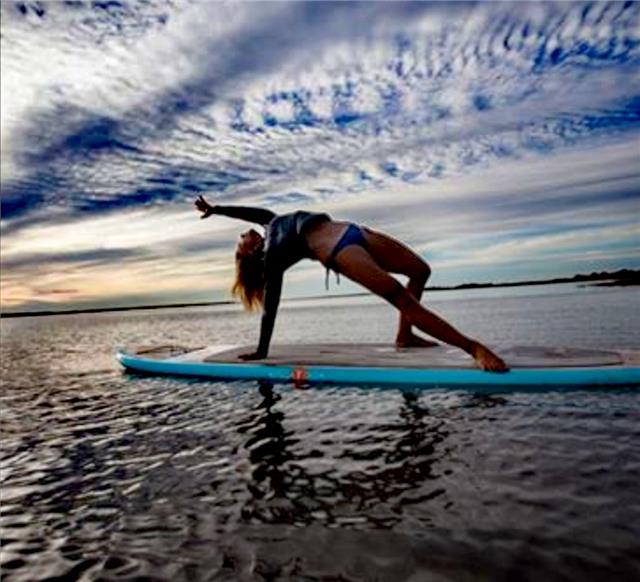 Insegnante di yoga vinyasa, hatha, yin, meditazione, pranayama e coach di crescita spirituale. Lingua madre italiana e inglese parlato e scritto
Offre lezioni private al domicilio e nei week end da marzo 2021 in Liguria sulla spiaggia