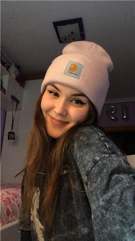 Puedo ayudar a comprender las matemáticas para niños de la eso o primaria. me considero una chica muy paciente y con muchas ganas de enseñar a los demás para aprender yo también