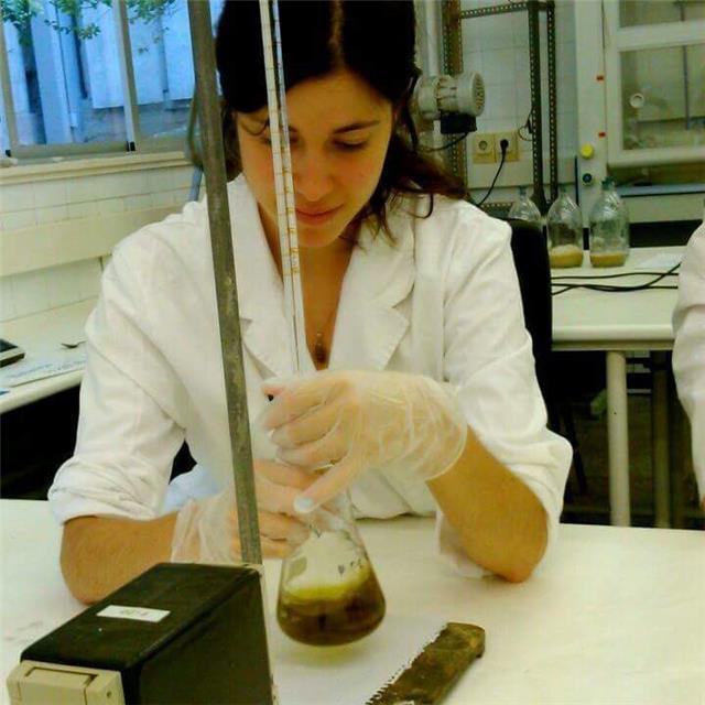 Doy clases particulares a 15€ la hora de matemáticas, física y química. nivel hasta bachillerato. también puedo dar clases de geologia i medio amb