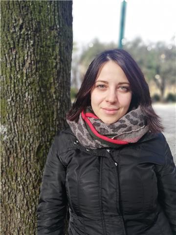 Laureanda in storia e filosofia vorrebbe avere finalmente la possibilità di mettere in pratica anni di studi e aiutare qualcuno a comprendere la filosofia, perché se compresa davvero, può veramente cambiare il tuo modo di pensare