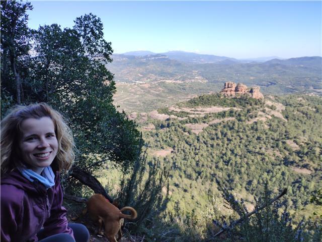 Graduada en biologia i especialitat micro. adoro explicar i que el alumnes entenguin la matèria. entenent el concepte bàsic és fa molt més senzill. amb l'ajuda de pràctica, i preguntes de raonament ho fem possible! català o castellano. indiferente. dispon