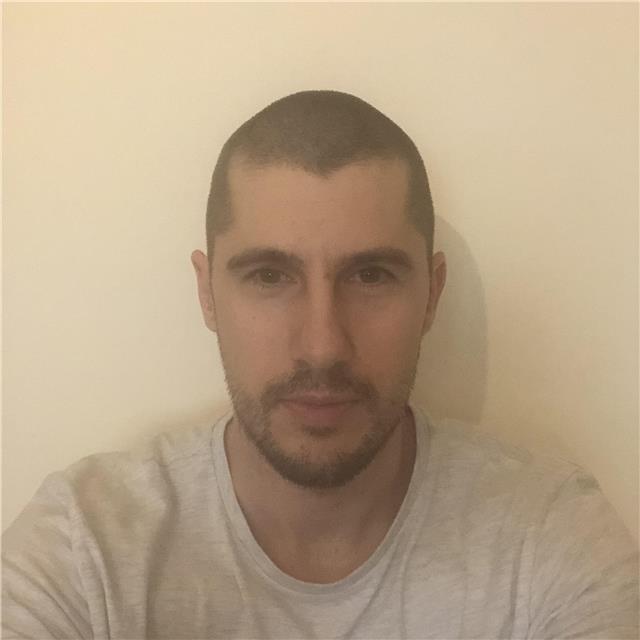 Profesor con nivel c1 demostrable y con buen conocimiento del idioma