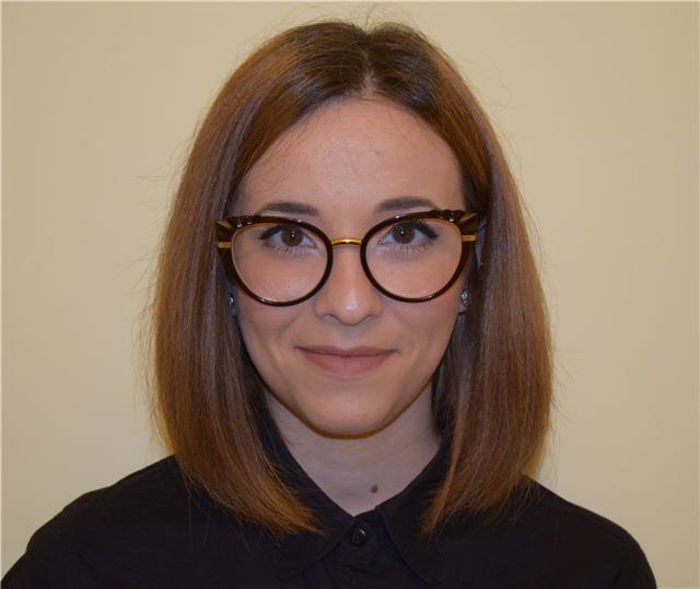 Ho sempre amato aiutare i bambini a svolgere i compiti scolastici. 
sono una ragazza paziente e ben preparata.
ho una maturità scientifica ed un percorso universitario non portato a termine con il sostenimento di 15 esami su 19. con una media del 27/30.
s