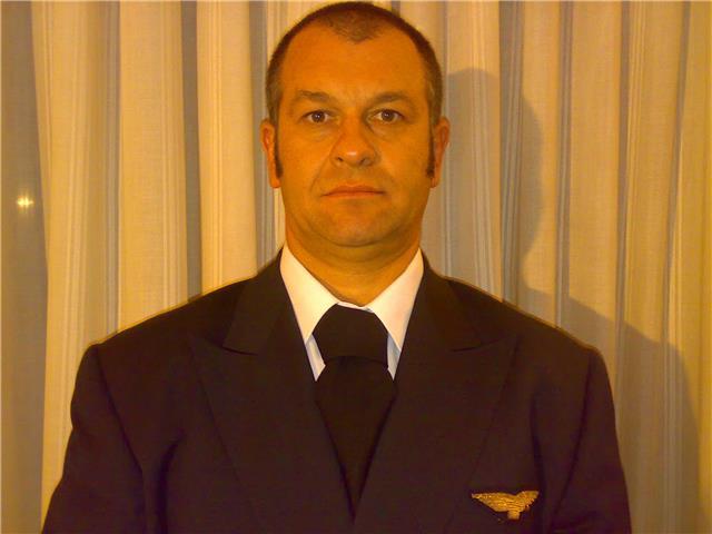 Pilota di Aeromobili con studi fatti negli Stati Uniti disponibile all'insegnamento oltre che dell'inglese (Secondaria Primo Grado), Matematica, Tecnologia